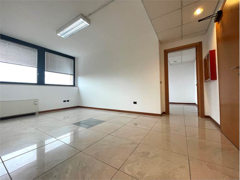 Photo 0