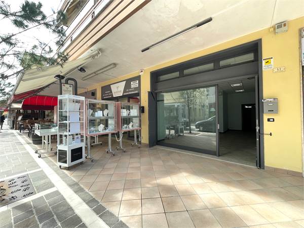Jesolo via Dante negozio mq.50