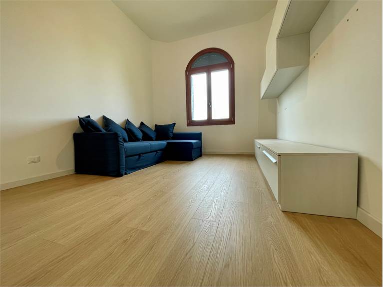 Photo 0