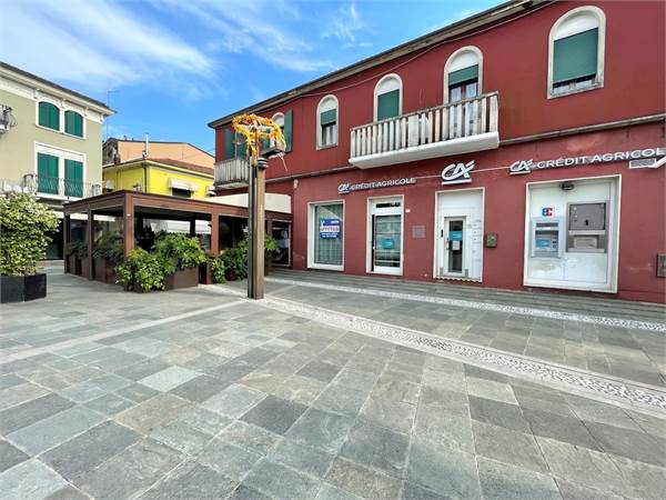 Negozio mq.120 Jesolo Piazza Primo Maggio