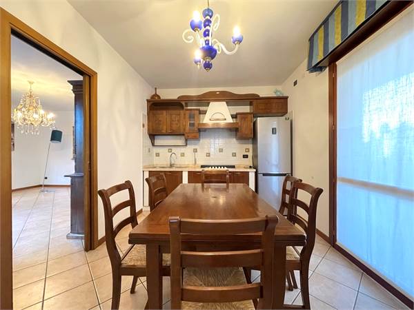 Jesolo Paese ampio due camere con garage