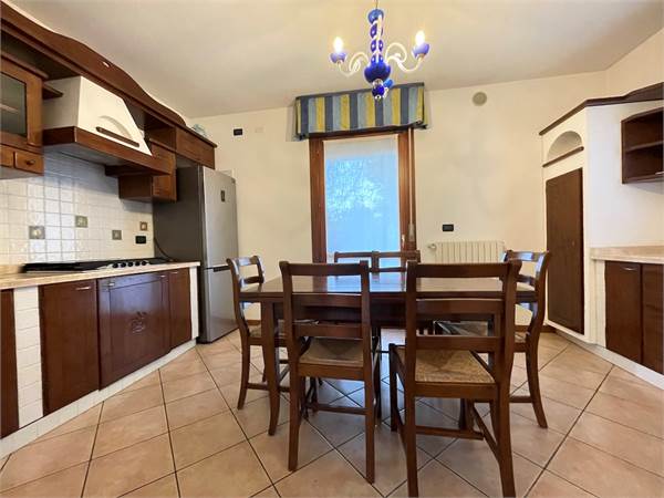 Jesolo Paese ampio due camere con garage