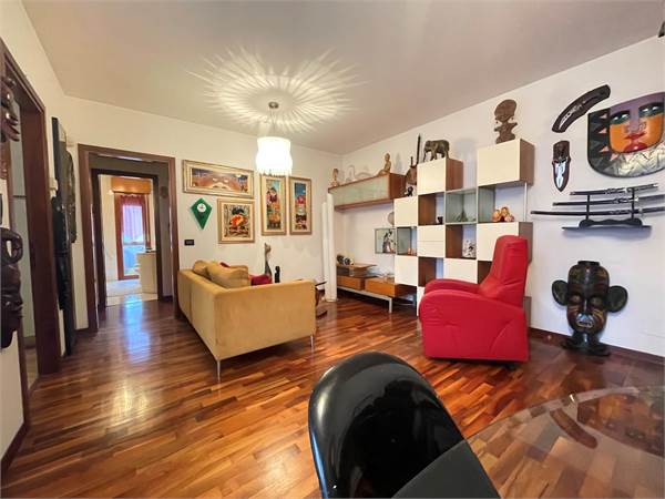 Mogliano centro app due camere e due bagni con garage